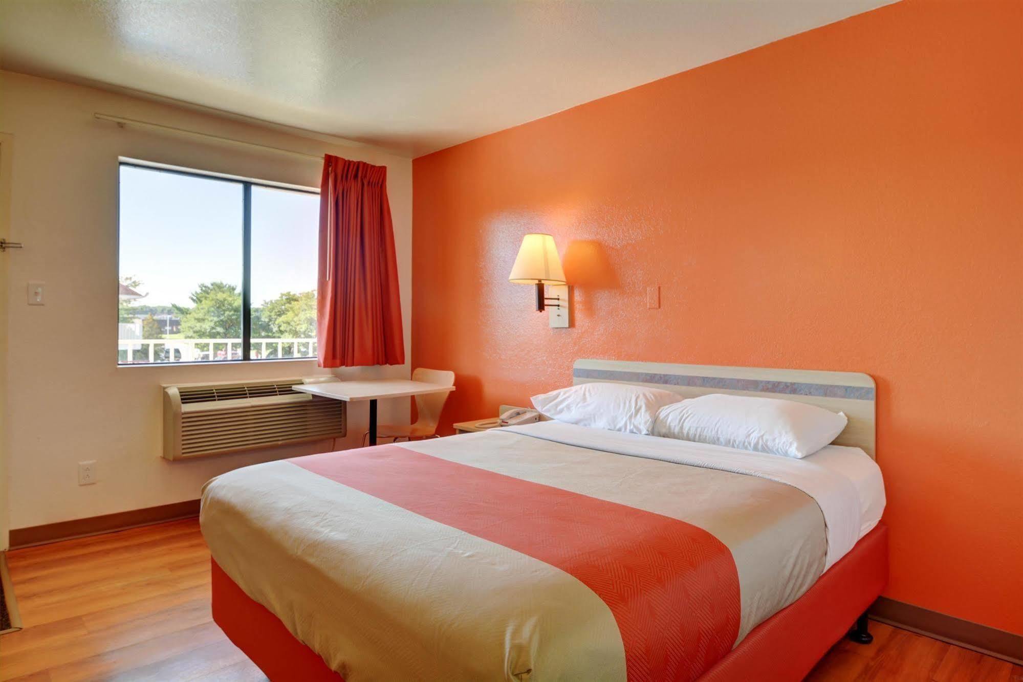 Motel 6-Windsor Locks, Ct - Hartford Екстер'єр фото