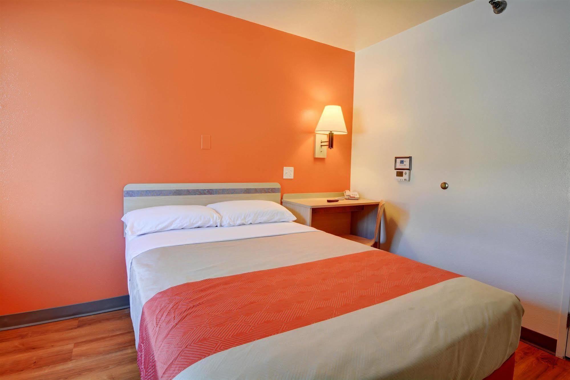 Motel 6-Windsor Locks, Ct - Hartford Екстер'єр фото