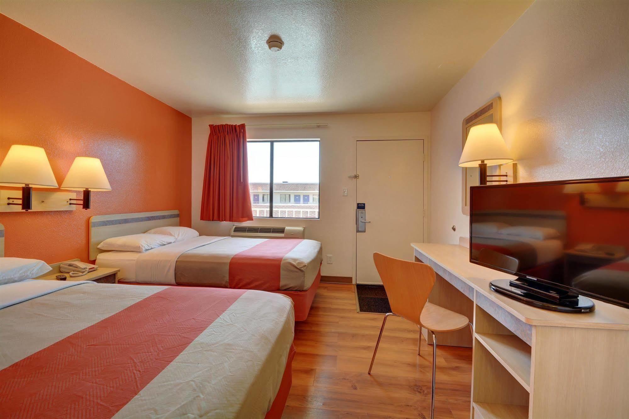Motel 6-Windsor Locks, Ct - Hartford Екстер'єр фото