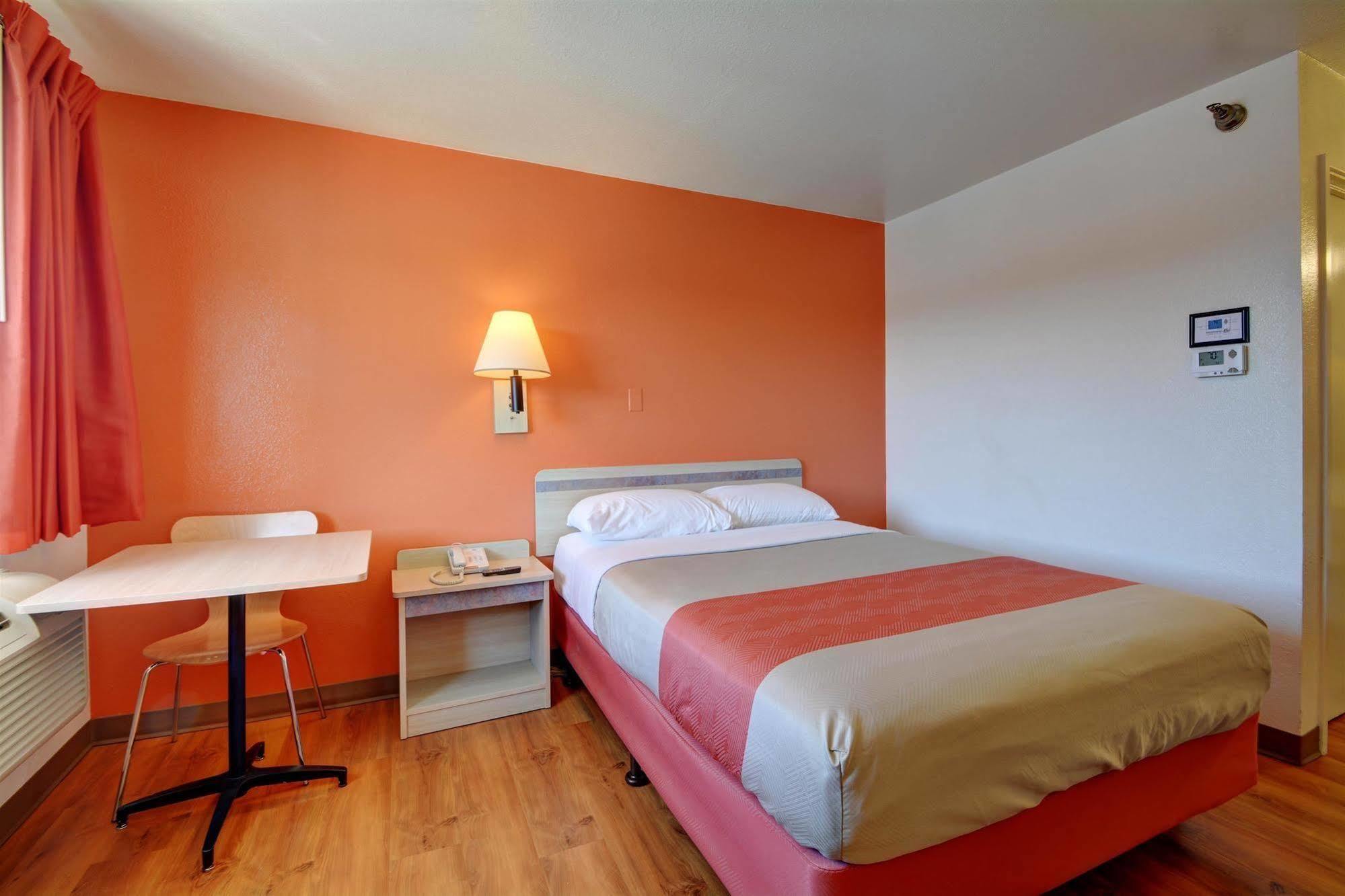 Motel 6-Windsor Locks, Ct - Hartford Екстер'єр фото